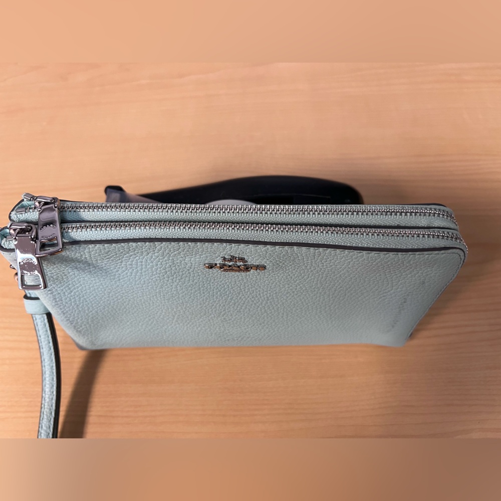 148: PreLoved Two Zippered Coach Light Green Leather Wristlet - Picture 5 of 14